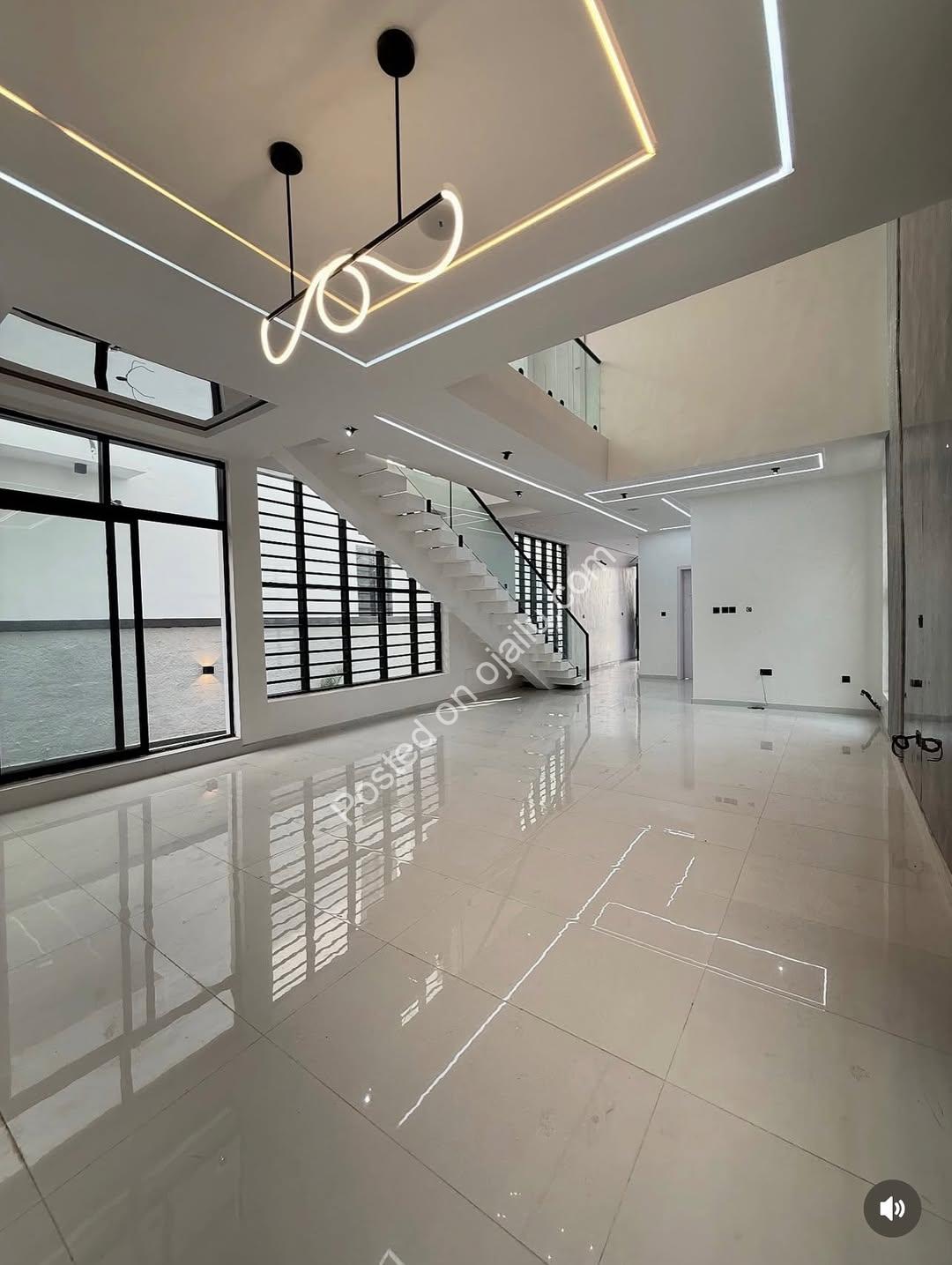 Stunning 5-Bedroom Smart Home in Prime Chevron Estate