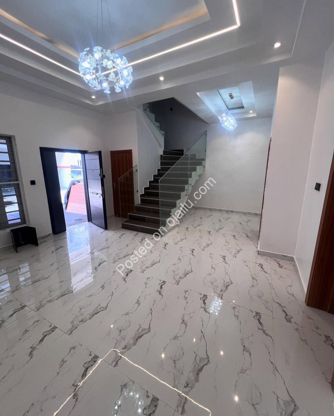 Orchid Lekki Haven: 4-Bed Terrace Duplex, All En-Suite