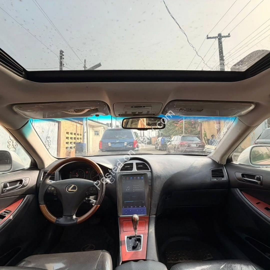 Luxury Lexus ES350: Timeless Elegance, 9m