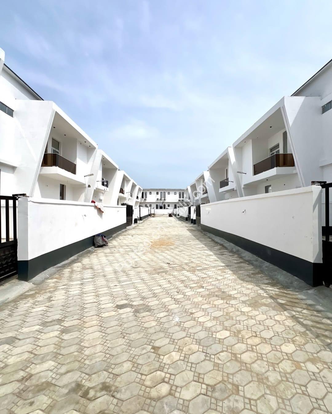 Spacious 4-Bedroom Duplex with Modern Luxury in Lekki