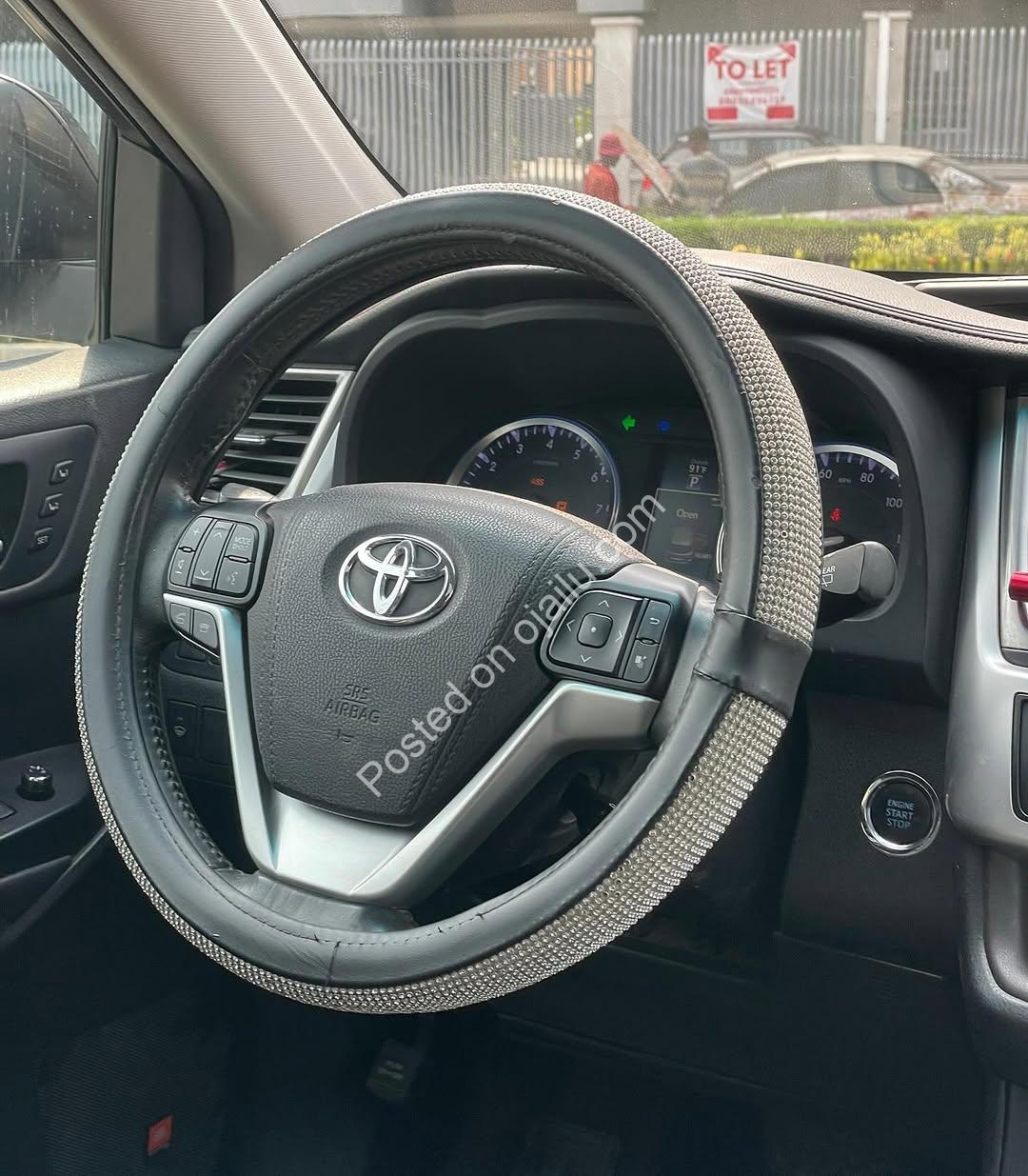 2019 Toyota Highlander XLE AWD: Sunroof & Tech-Loaded Luxury SUV