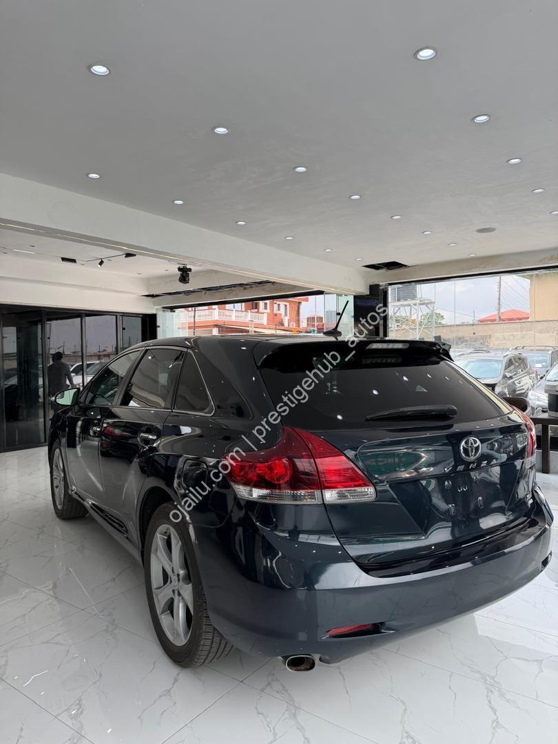 V6 Power & Panoramic Luxury: 2013 Toyota Venza XLE