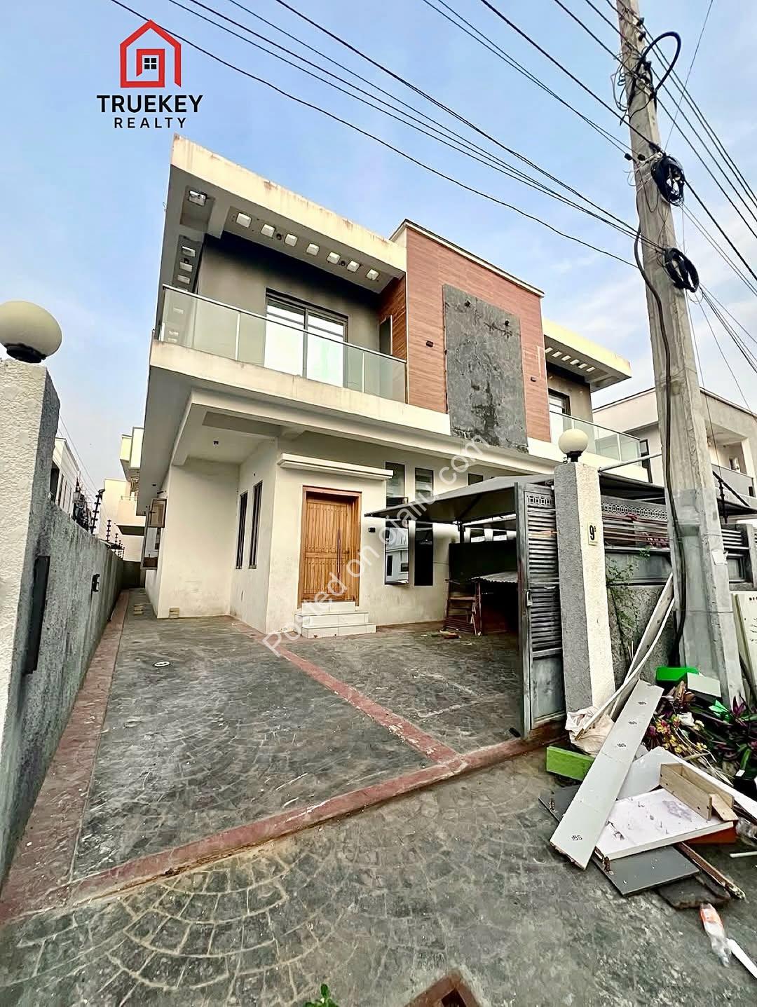 Spacious 4-Bed Duplex with BQ in Secure Lekki Estate