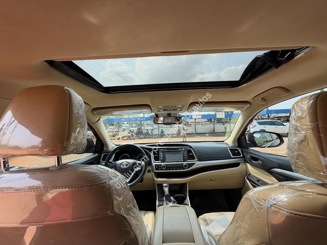 2016 Toyota Highlander XLE: Accident-Free Luxury SUV