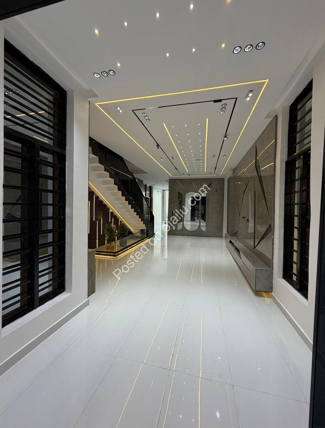 Lagos Luxury: 5-Bedroom Haven in Chevron Lekki