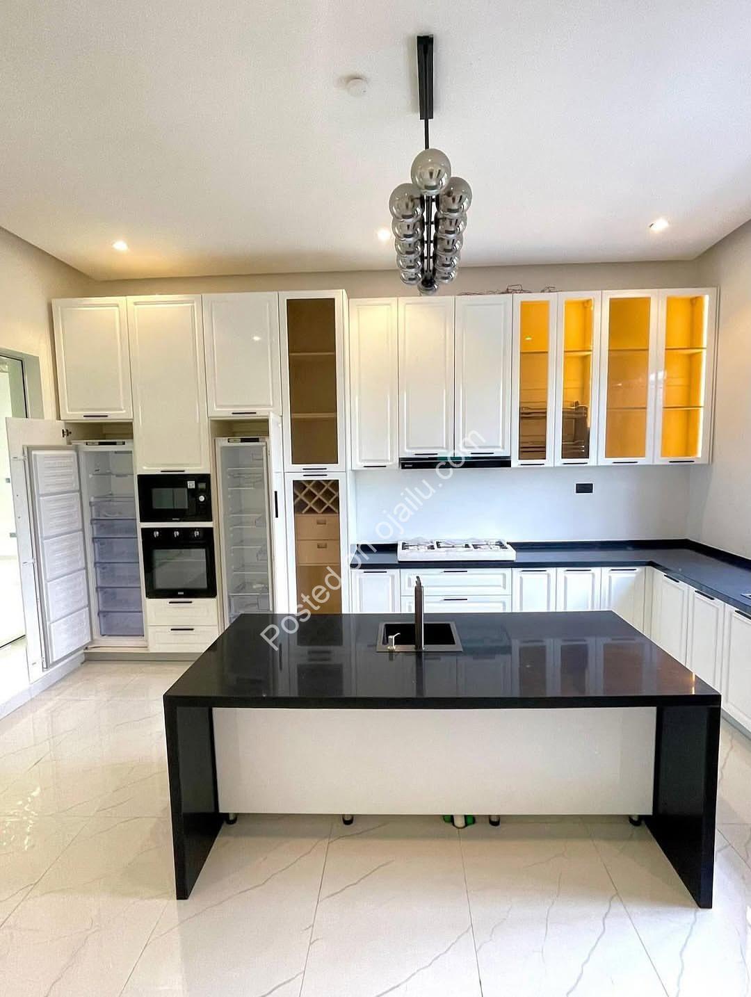 Pinnock Beach Estate: Elite 6-Bed Mansion with Cinema & Pool