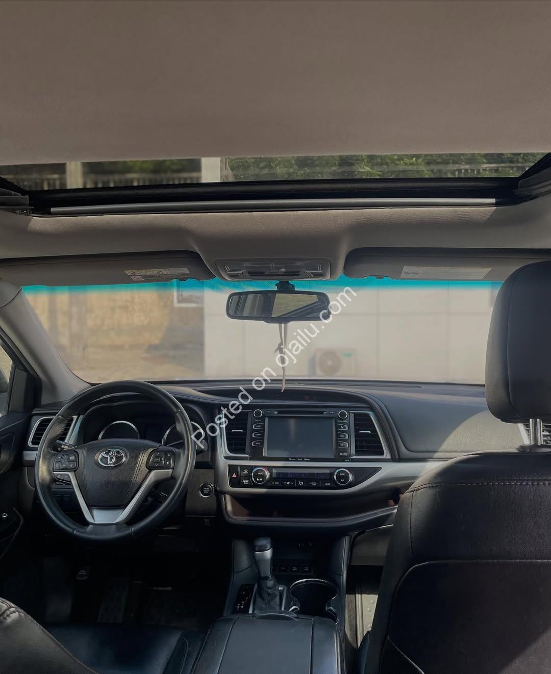 2016 Highlander XLE AWD: Luxury SUV, Sunroof, 3 Rows