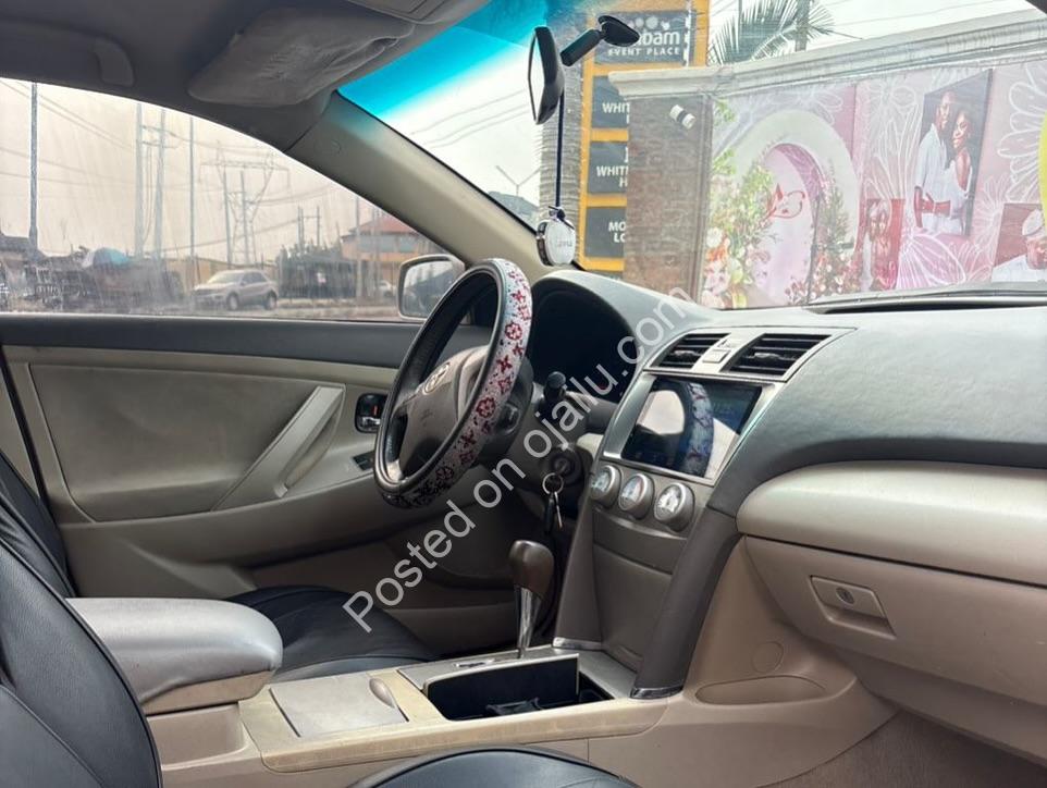 2011 Camry: Perfect Condition, Ready to Drive