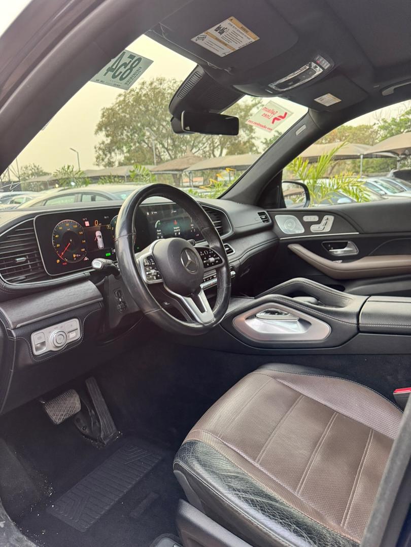 Luxury SUV: Roomy, Powerful, & Duty-Paid