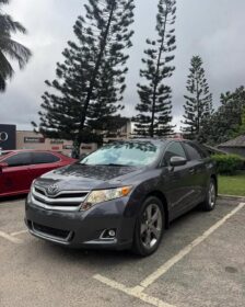 Drive Home a Flawless 2010 Toyota Venza