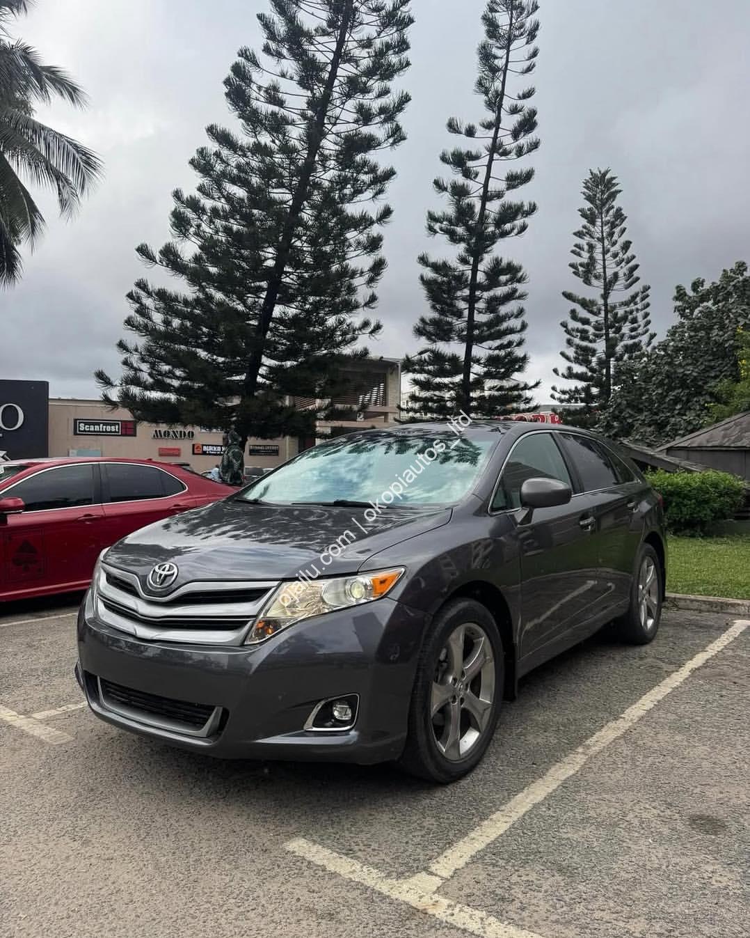 Drive Home a Flawless 2010 Toyota Venza