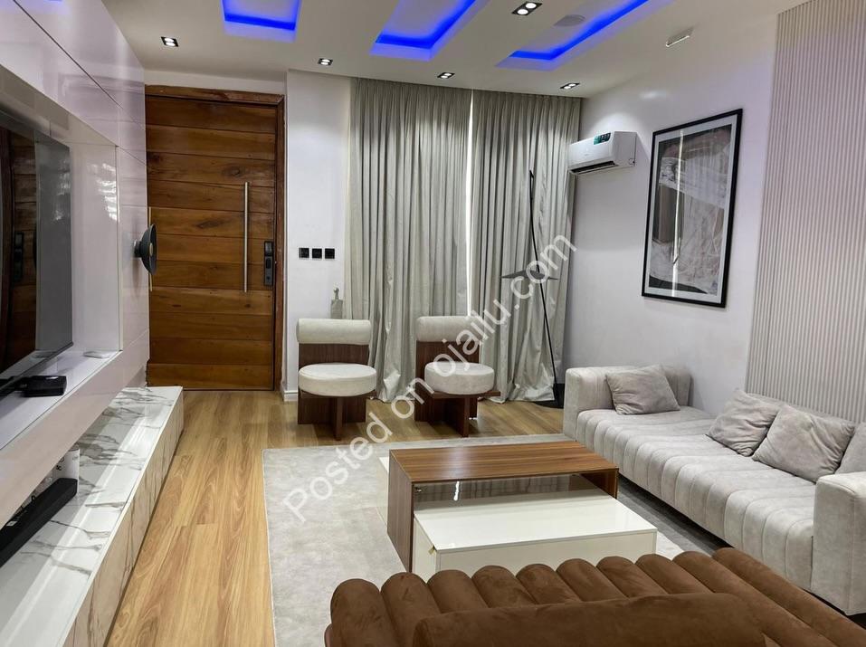 Lekki’s Masterpiece: 2-Bed Ensuite with Walk-In Closet