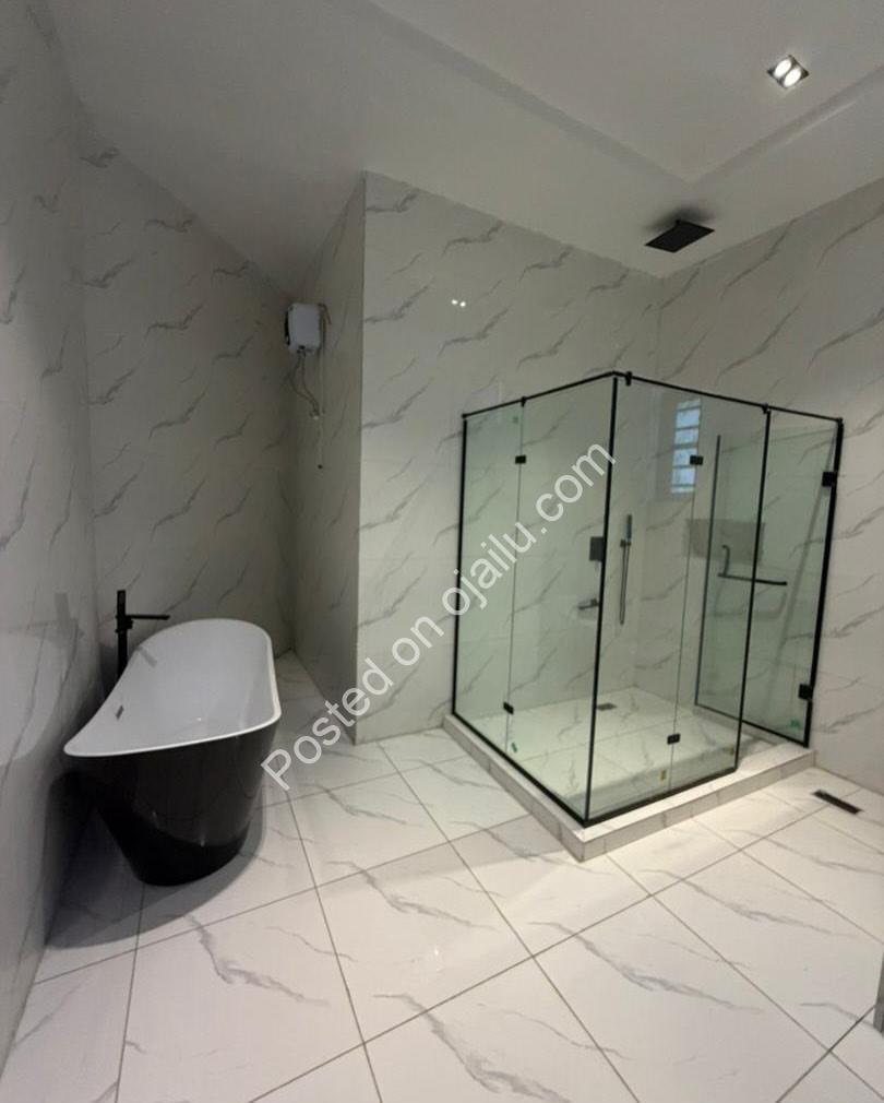 Exquisite 5-Bed VGC Haven with Pool & Luxury Finishes