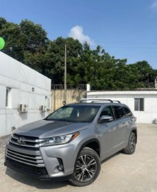 2016 Highlander XLE AWD: Luxury SUV