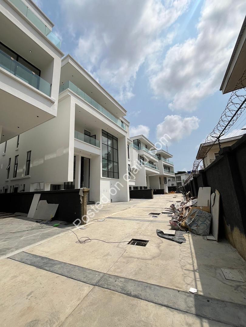 Old Ikoyi’s Grand 5-Bedroom Duplex, C of O