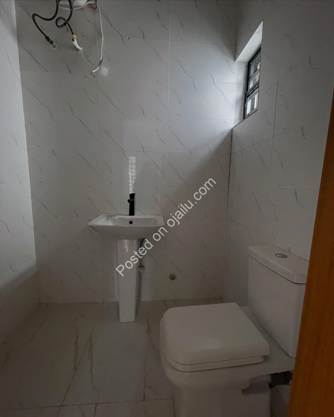 4-Bedroom Ologolo Haven: Luxury & Security in Lekki