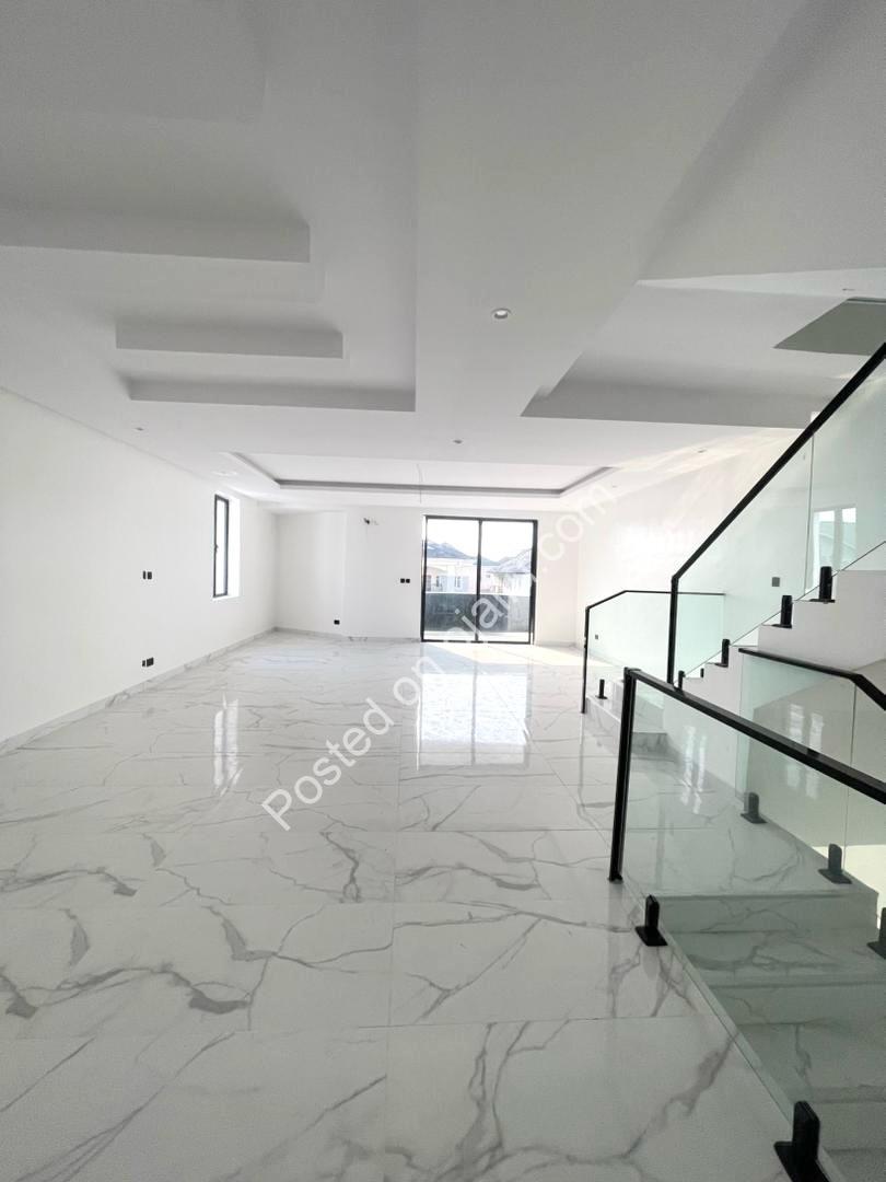 Lekki Phase 1: 5-Bed Terrace Duplex in Gated Estate
