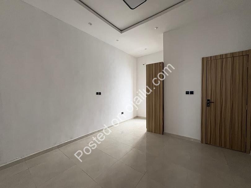 Modern 2-Bed Terrace: En-Suite Bliss in Ogombo