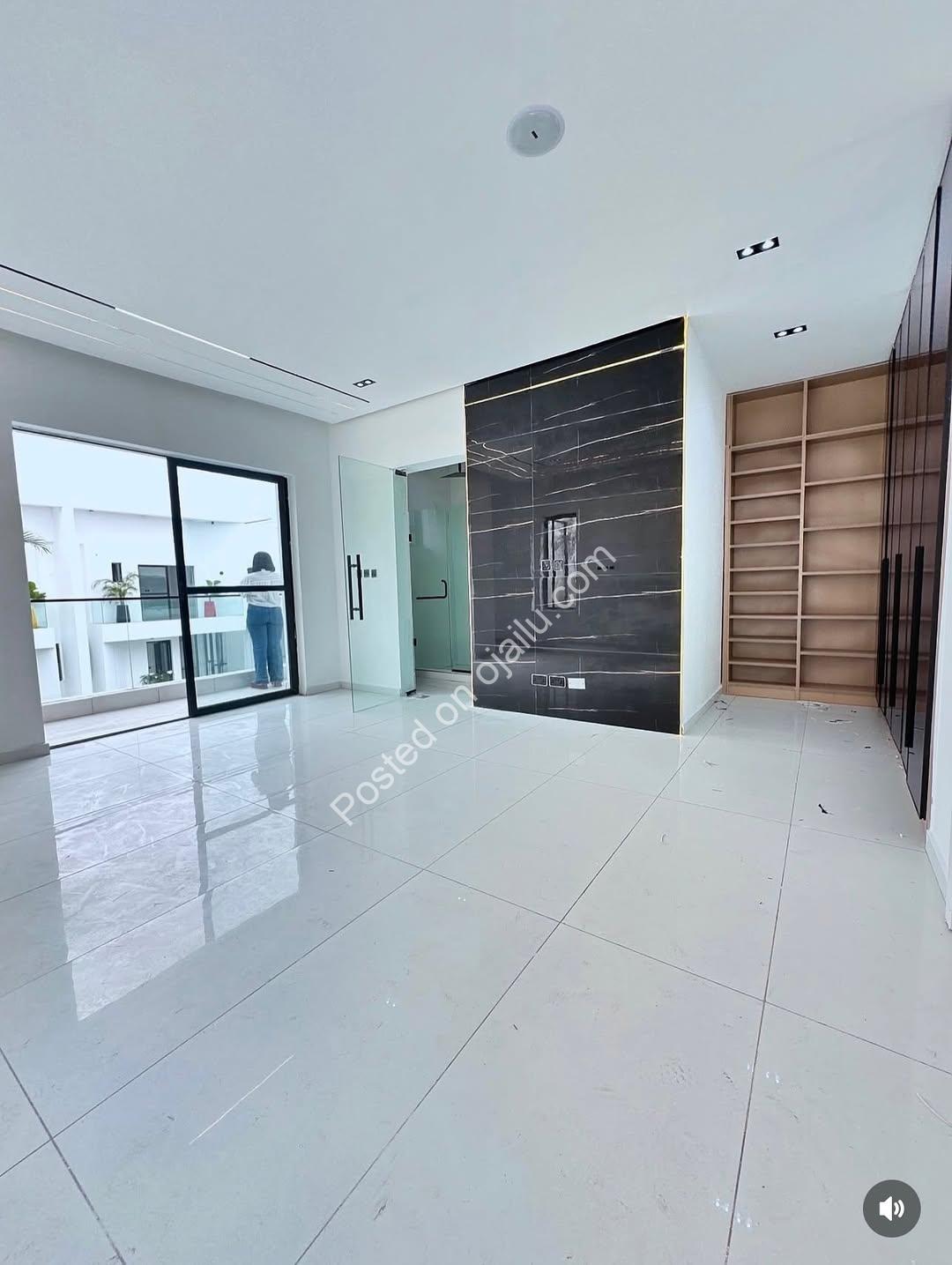 Sophisticated 4/5-Bedroom Duplex with Pool in Lekki