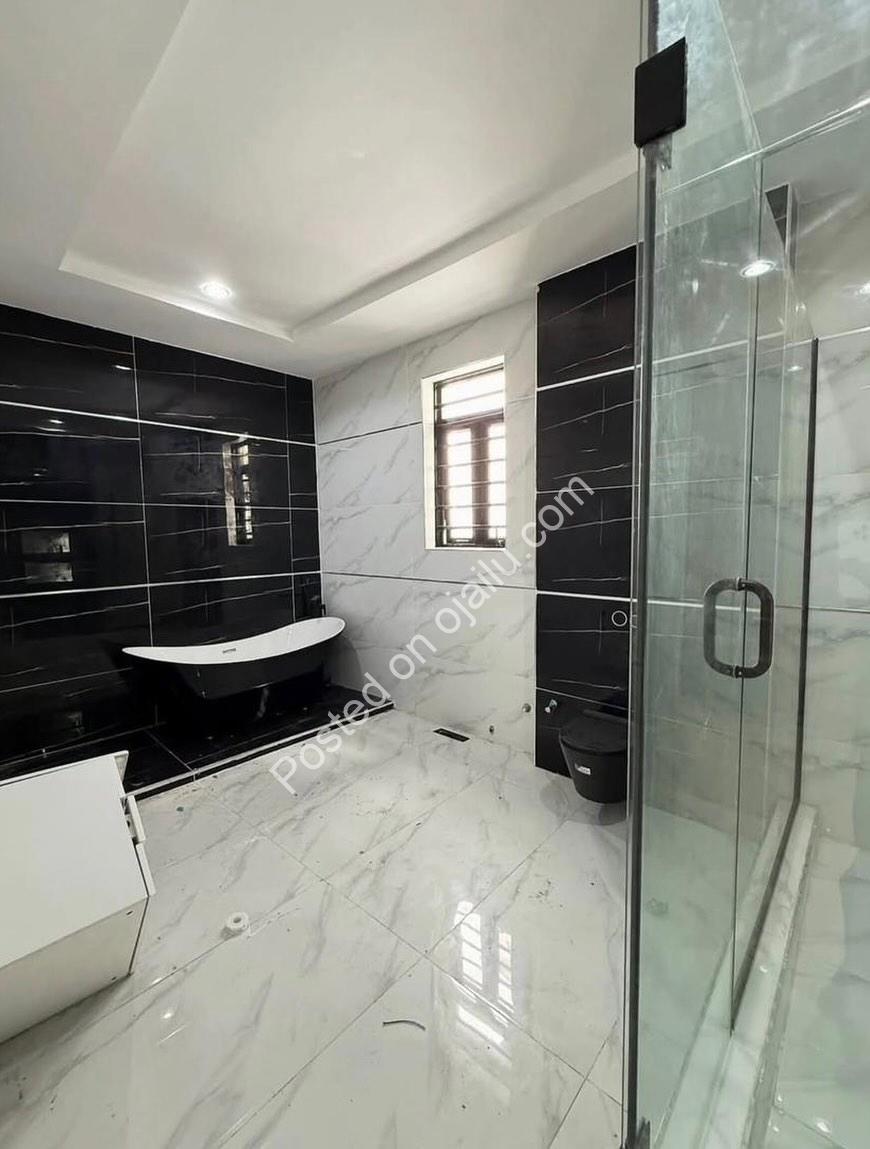 Last 5-Bed Duplex: Pool, Gym & Lekki Luxury