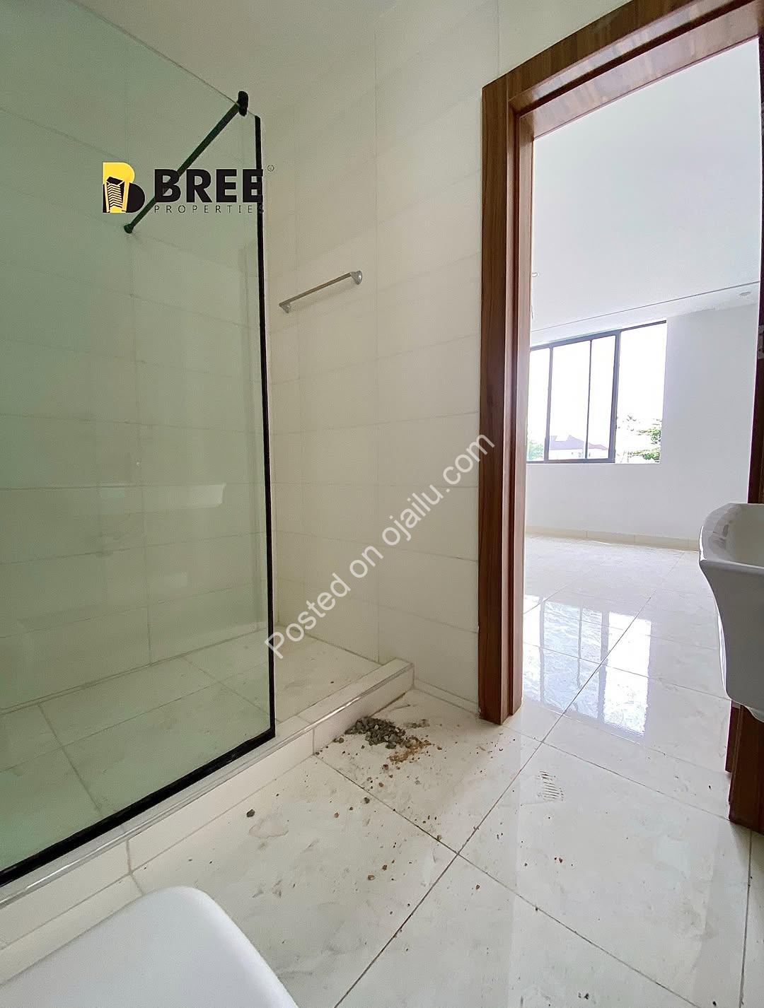 Luxury 2BR Apartment with Pool & Gym in Prime VI