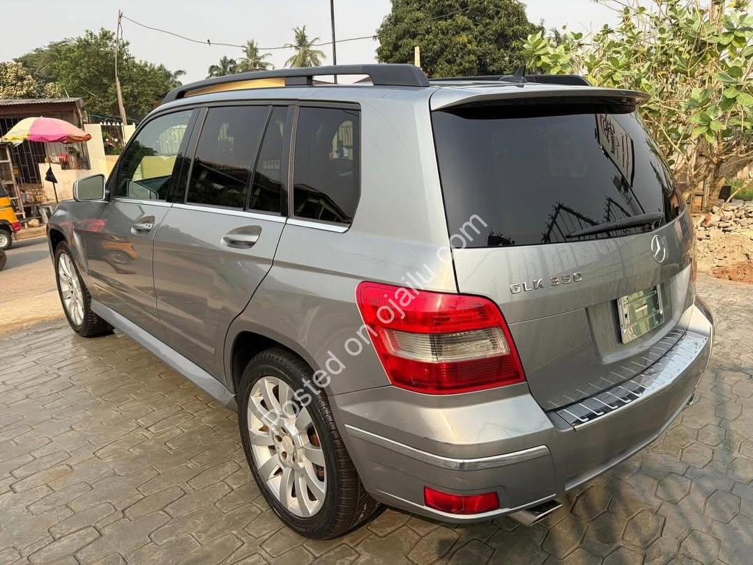 2010 Mercedes GLK350: Pristine & Panoramic