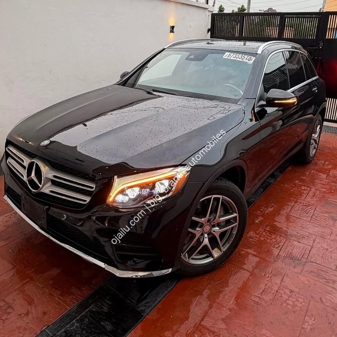 Luxury 2016 Mercedes GLC300: Pristine & Powerful