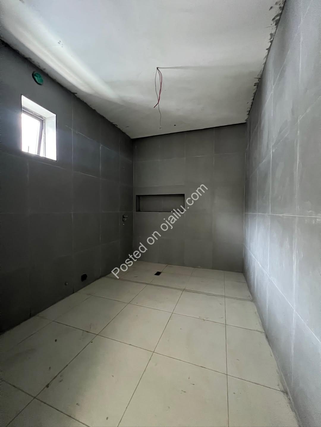 Sleek Ikate Haven: Rooftop Views & 24/7 Luxury