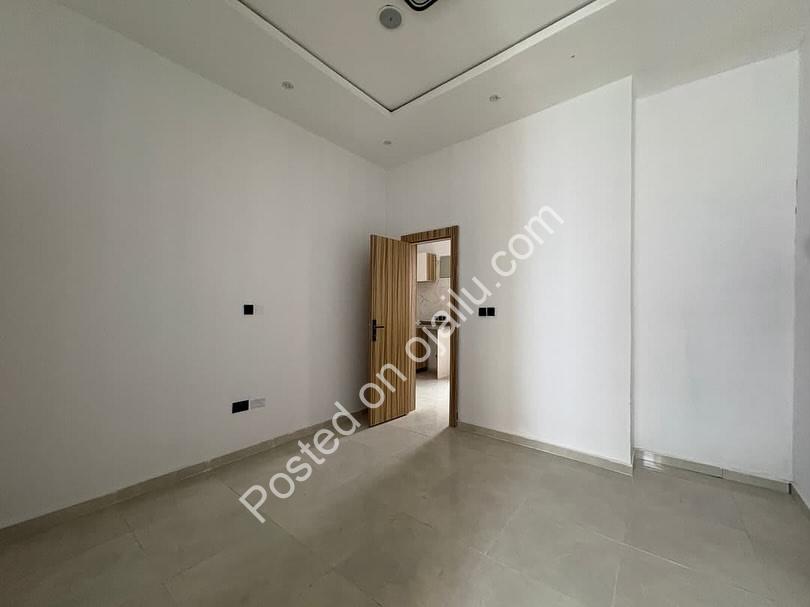 Modern 2-Bed Terrace: En-Suite Bliss in Ogombo