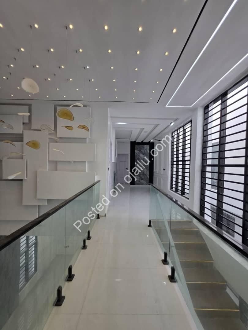 Lekki Luxury: 5-Bed Duplex with Pool & 40% ROI
