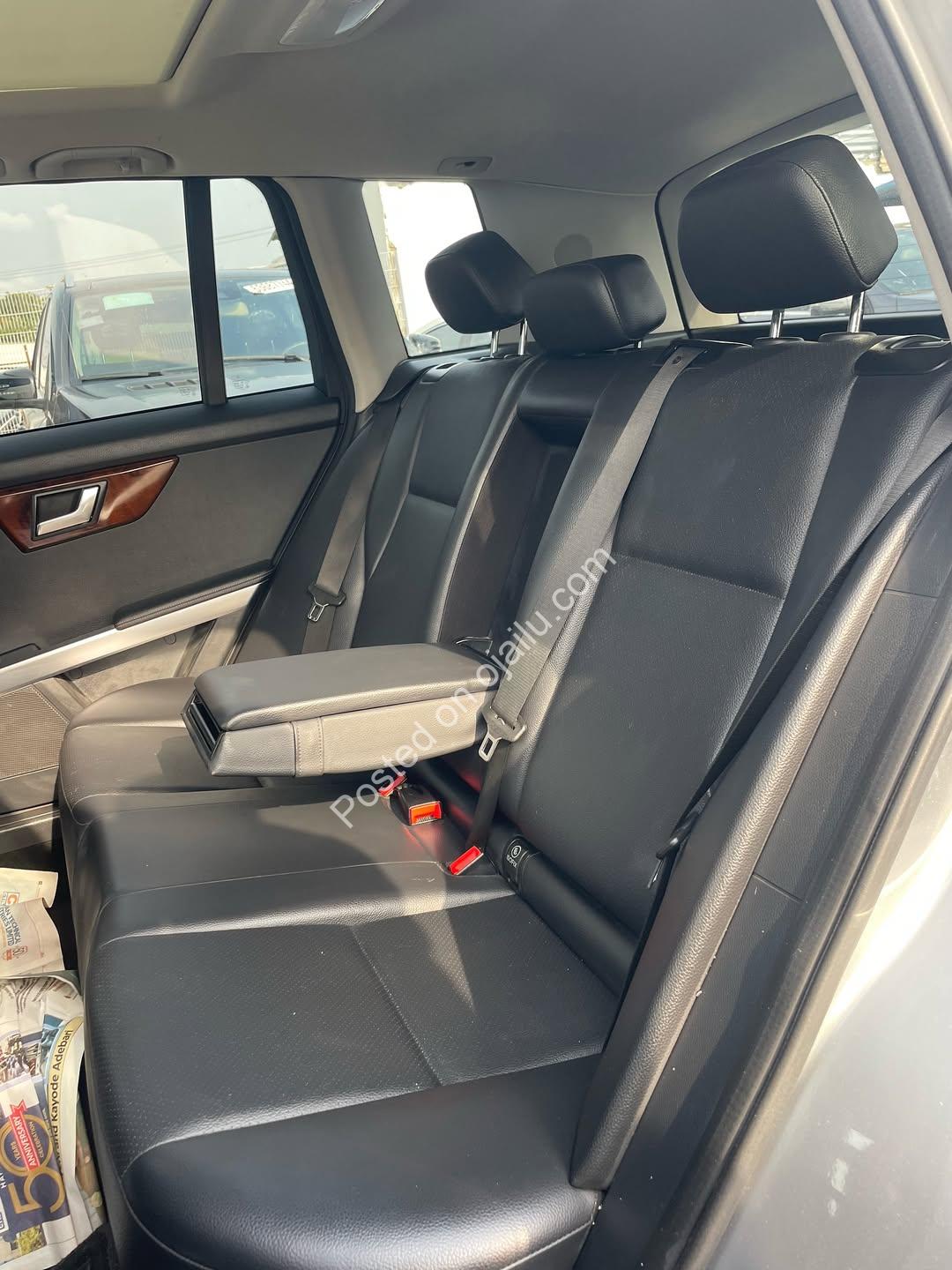 Luxury GLK350: Panoramic Roof & Full Tech