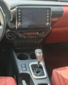 2025 Hilux: Unbreakable Power