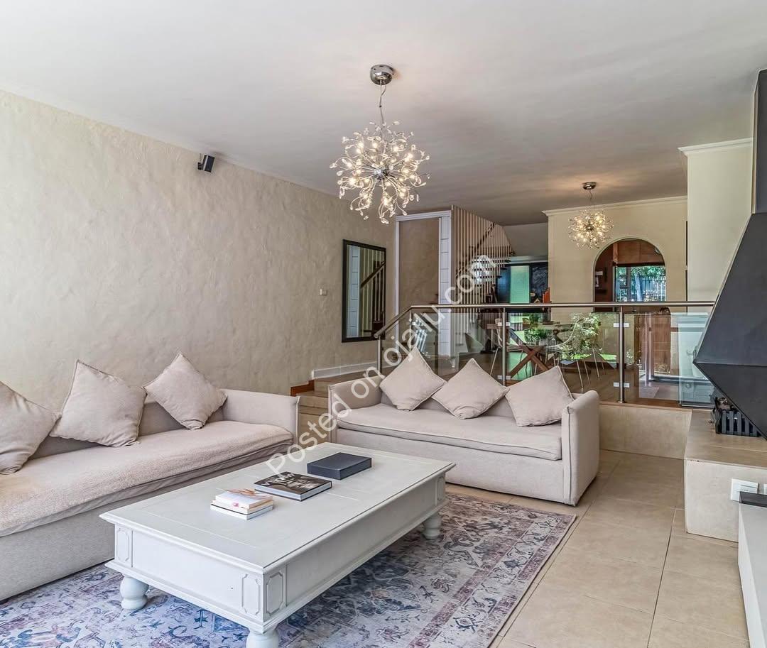 Modern 3-Bed Duplex: Your Private Garden Sanctuary