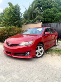 2014 Toyota Camry SE: Luxury & Value in Ajah