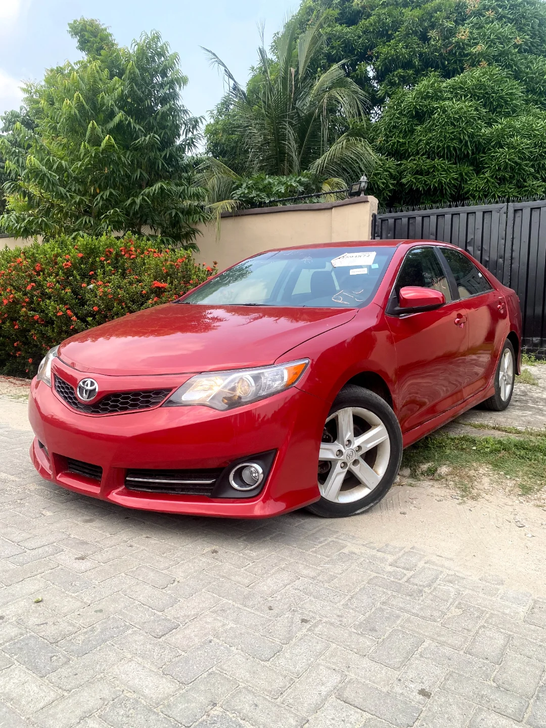 2014 Toyota Camry SE: Luxury & Value in Ajah