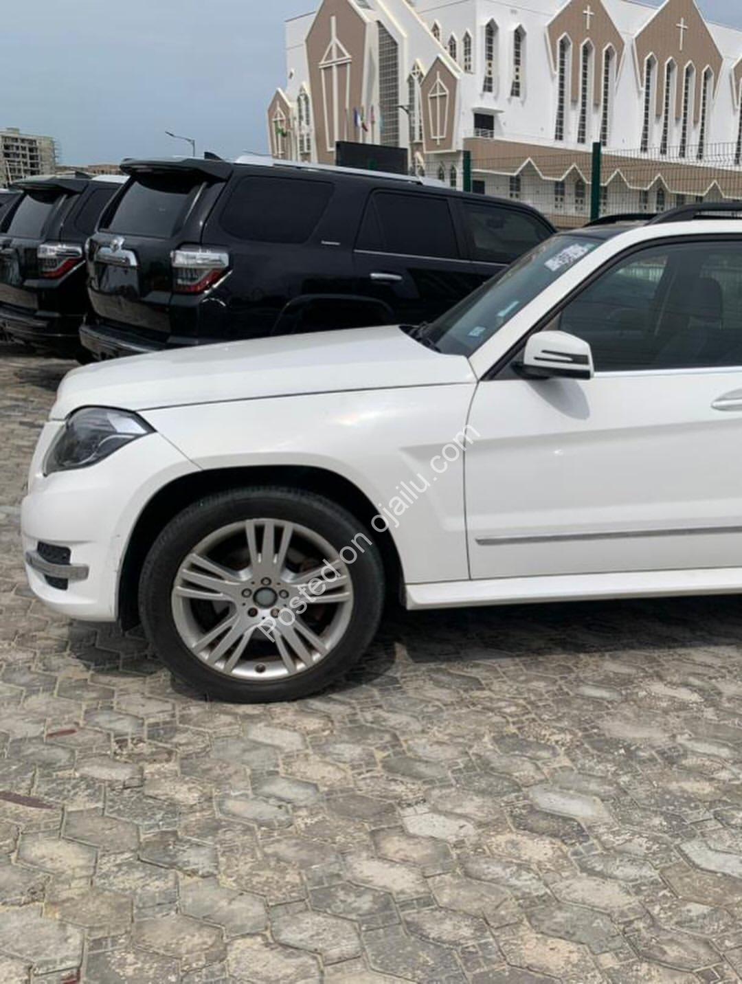 Luxury 2015 GLK350: Panoramic Roof, Full Option