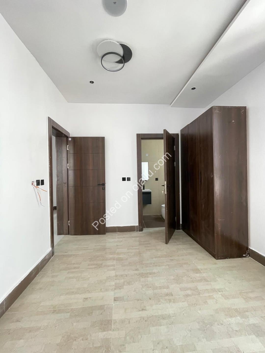 Lekki’s Finest: 5-Bedroom Palace with Pool & Privacy