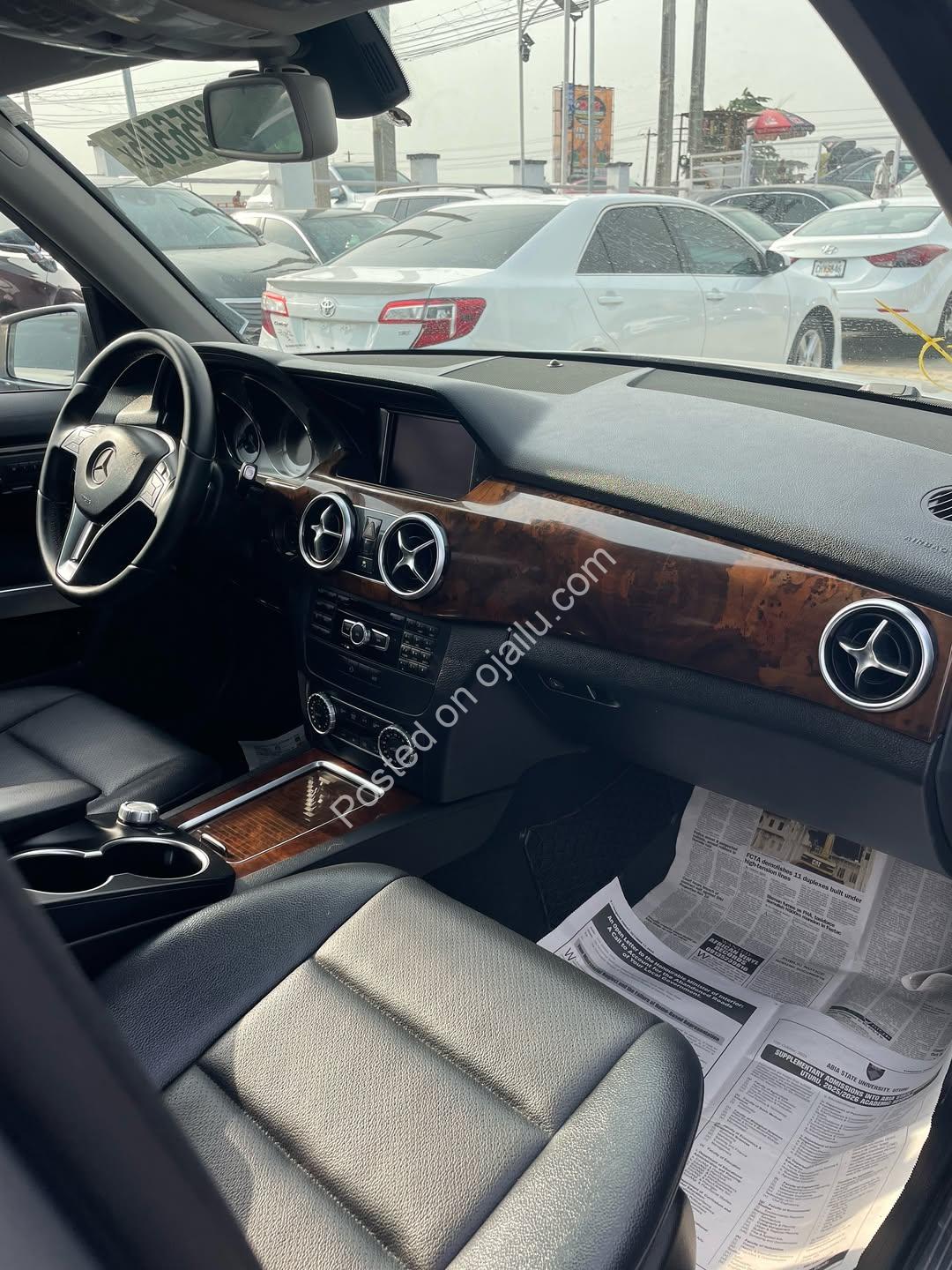 Luxury GLK350: Panoramic Roof & Full Tech