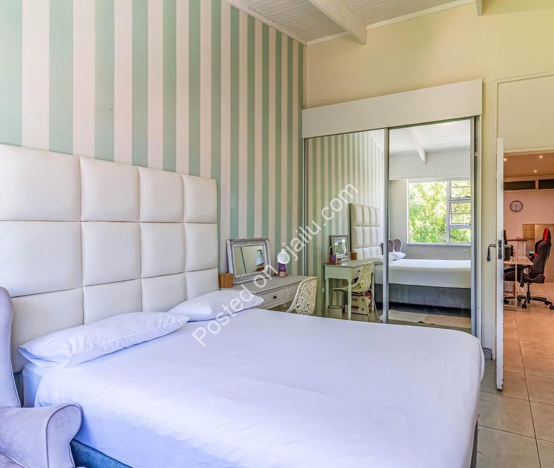 Modern 3-Bed Duplex: Your Private Garden Sanctuary