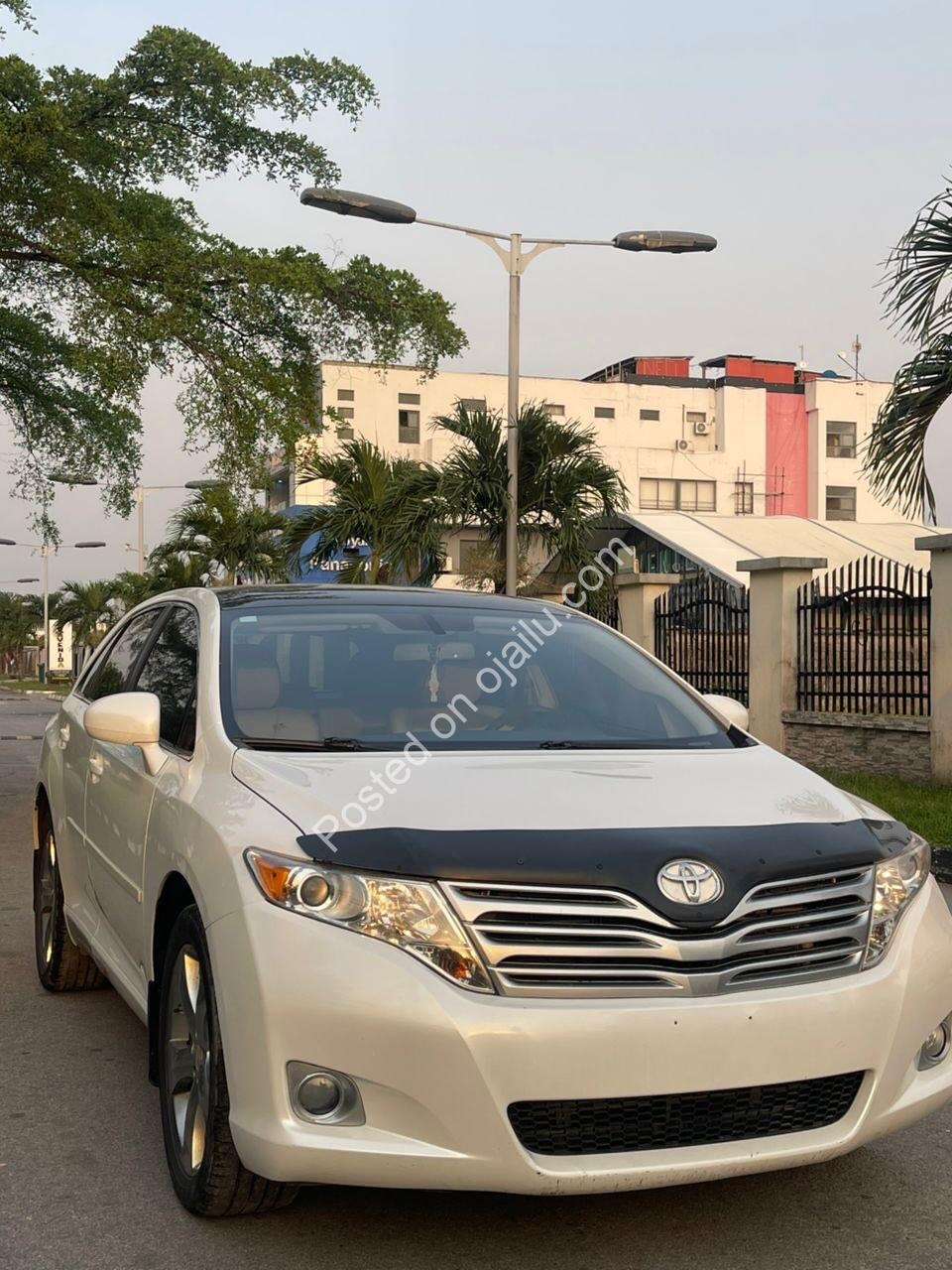 Luxury 2011 Venza XLE: Nationwide Delivery