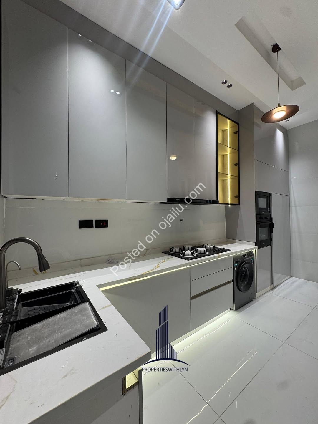 Ultimate 5-Bed Estate: Pool, Gym & Cinema in Lekki