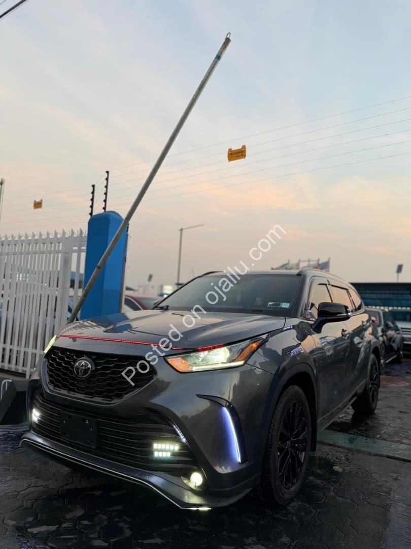 2023 Highlander XSE: Mint, Duty-Paid, 10k Miles