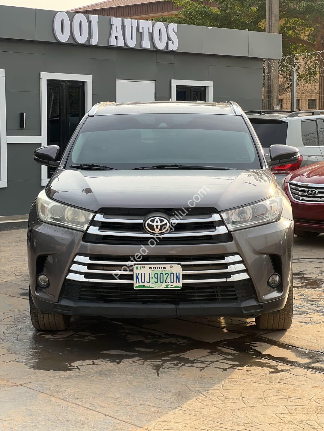 2018 Toyota Highlander: Luxury 7-Seater SUV, Just ₦29M