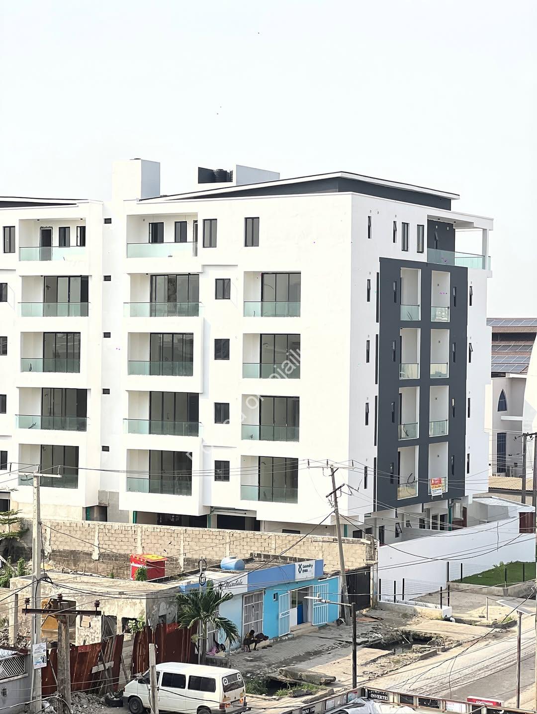 Sleek Ikate Haven: Rooftop Views & 24/7 Luxury