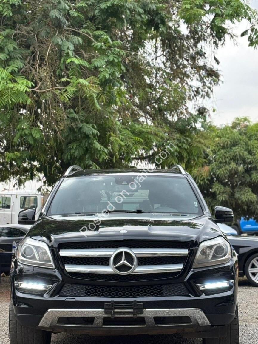 Luxury SUV: 2015 Mercedes GL450, MINT & Loaded