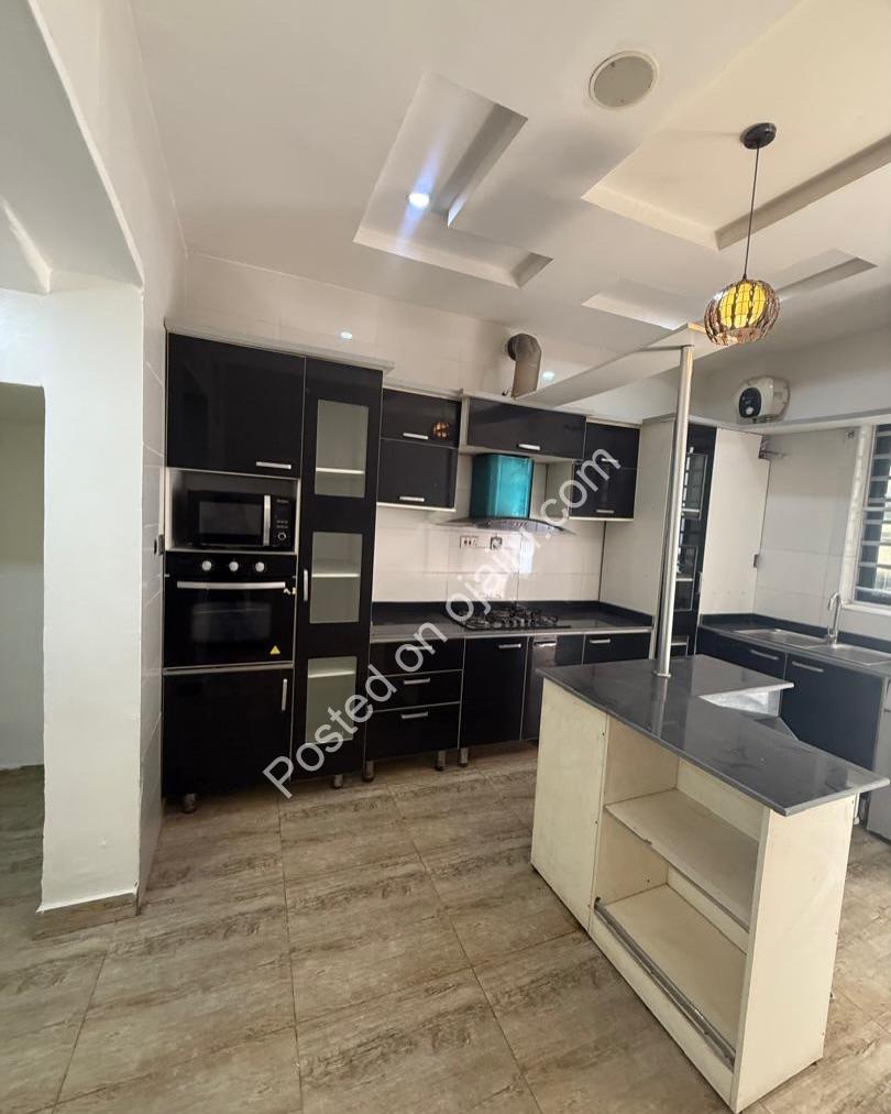 Exclusive Lekki Sanctuary: 4-Bedroom Haven with Premium Amenities