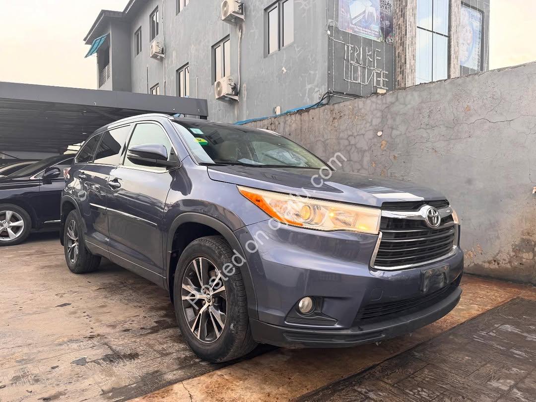 Blue 2016 Highlander: Luxury & Tech for 24M