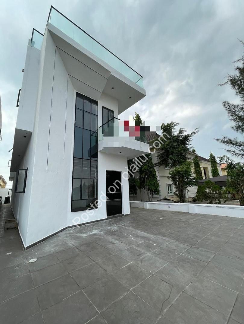 Lekki’s Ultimate 6-Bedroom Smart Home Oasis