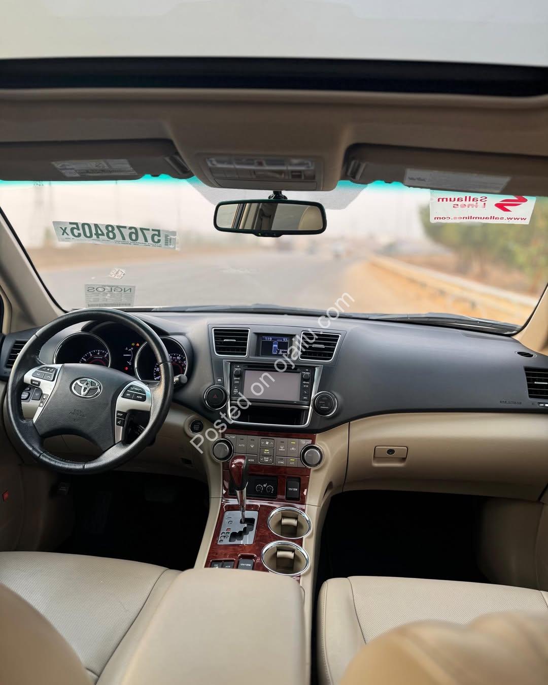 Luxury 2013 Toyota Highlander V6 – Abuja