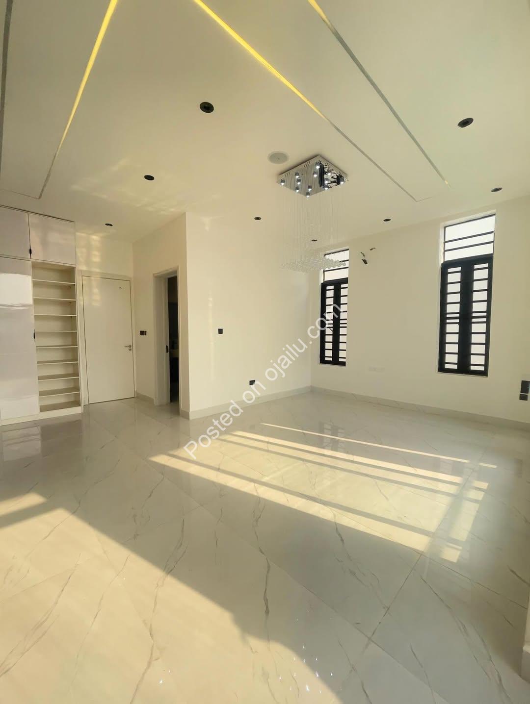 Spacious 5-Bedroom Haven with Pool & Rooftop Terrace